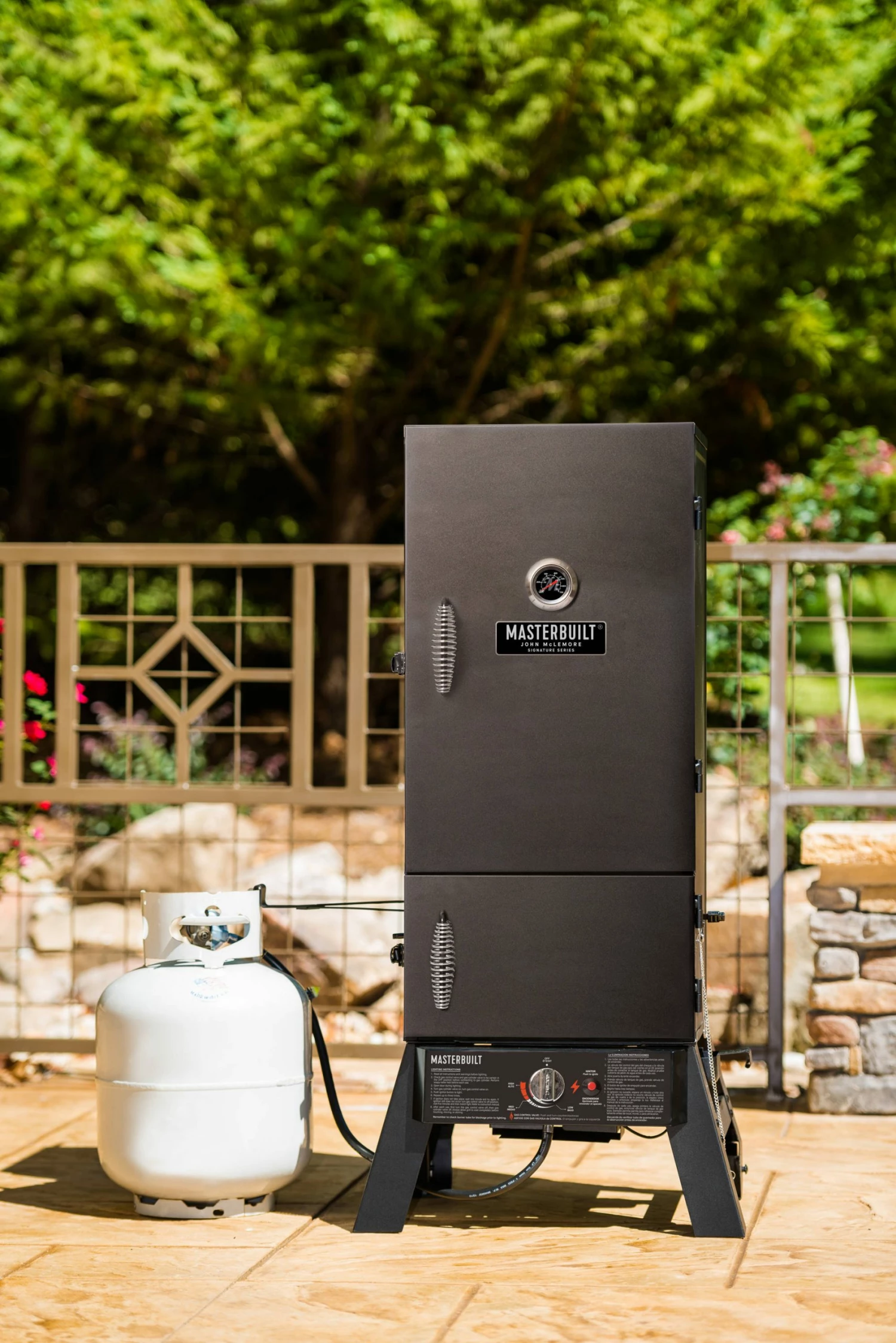 Masterbuilt Smokers John McLemore Signature Series Two Door 30-inch 731.6 Sq. Black Gas Smoker 3 Masterbuilt Smokers John McLemore Signature Series Two Door 30-inch 731.6 Sq. Black Gas Smoker - Image 3