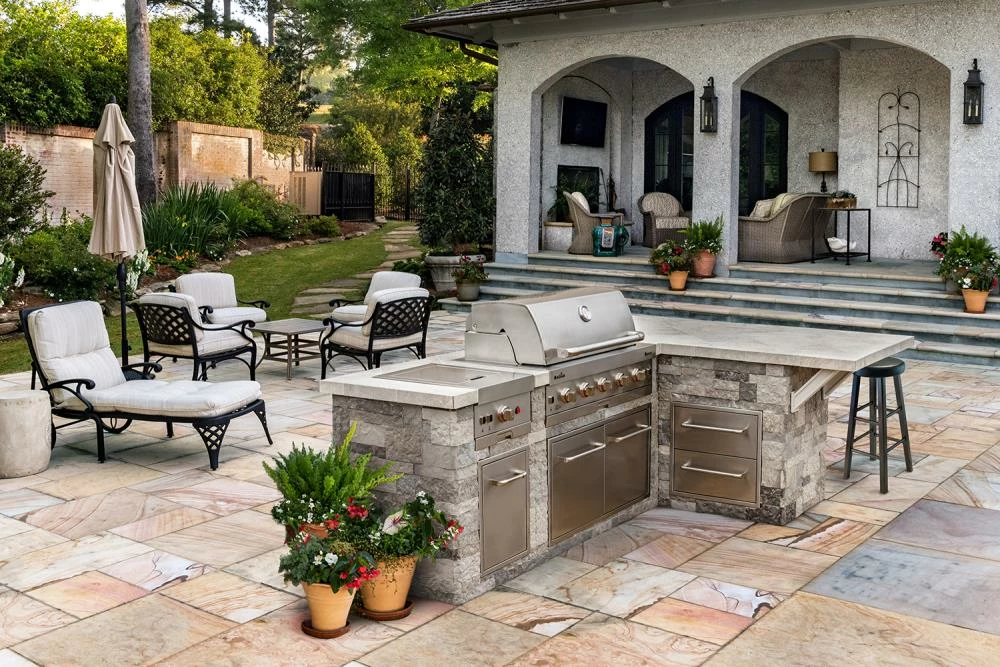 Char-Broil Grilling Tools & Accessories 4 Burner Medallion 30-in W x 21-in H Black Built-In Gas Grill Cover 2 Char-Broil Grilling Tools & Accessories 4 Burner Medallion 30-in W x 21-in H Black Built-In Gas Grill Cover - Image 2