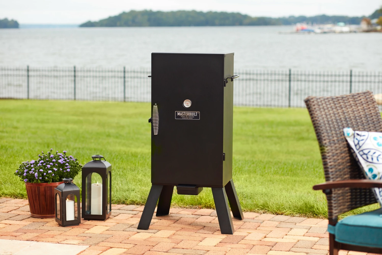 Masterbuilt Smokers Analog 530-Sq in Black Electric Smoker 3 Masterbuilt Smokers Analog 530-Sq in Black Electric Smoker - Image 3