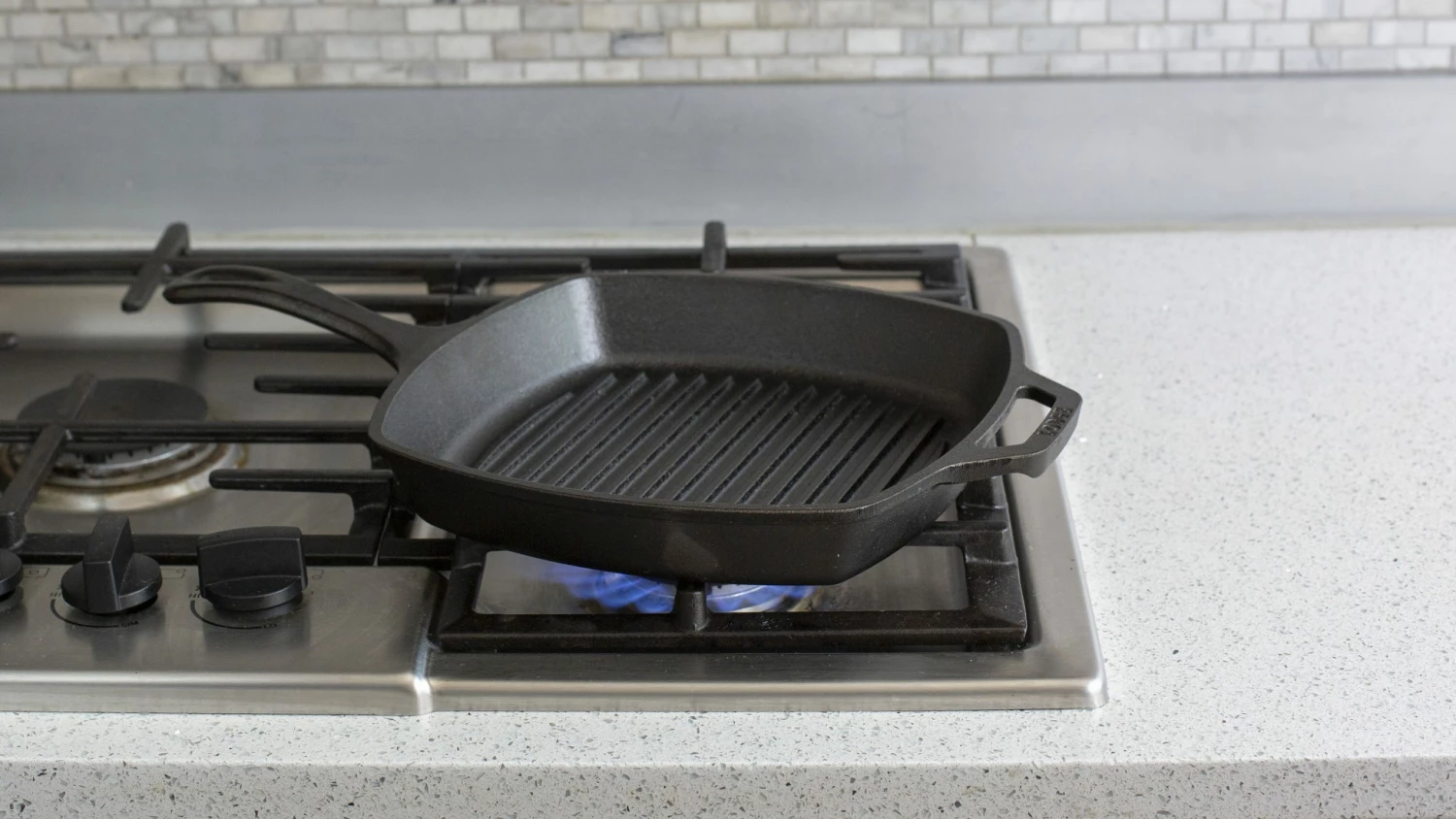 Lodge Grilling Tools & Accessories Griddle Cast Iron Non-Stick Griddle 5 Lodge Grilling Tools & Accessories Griddle Cast Iron Non-Stick Griddle - Image 5