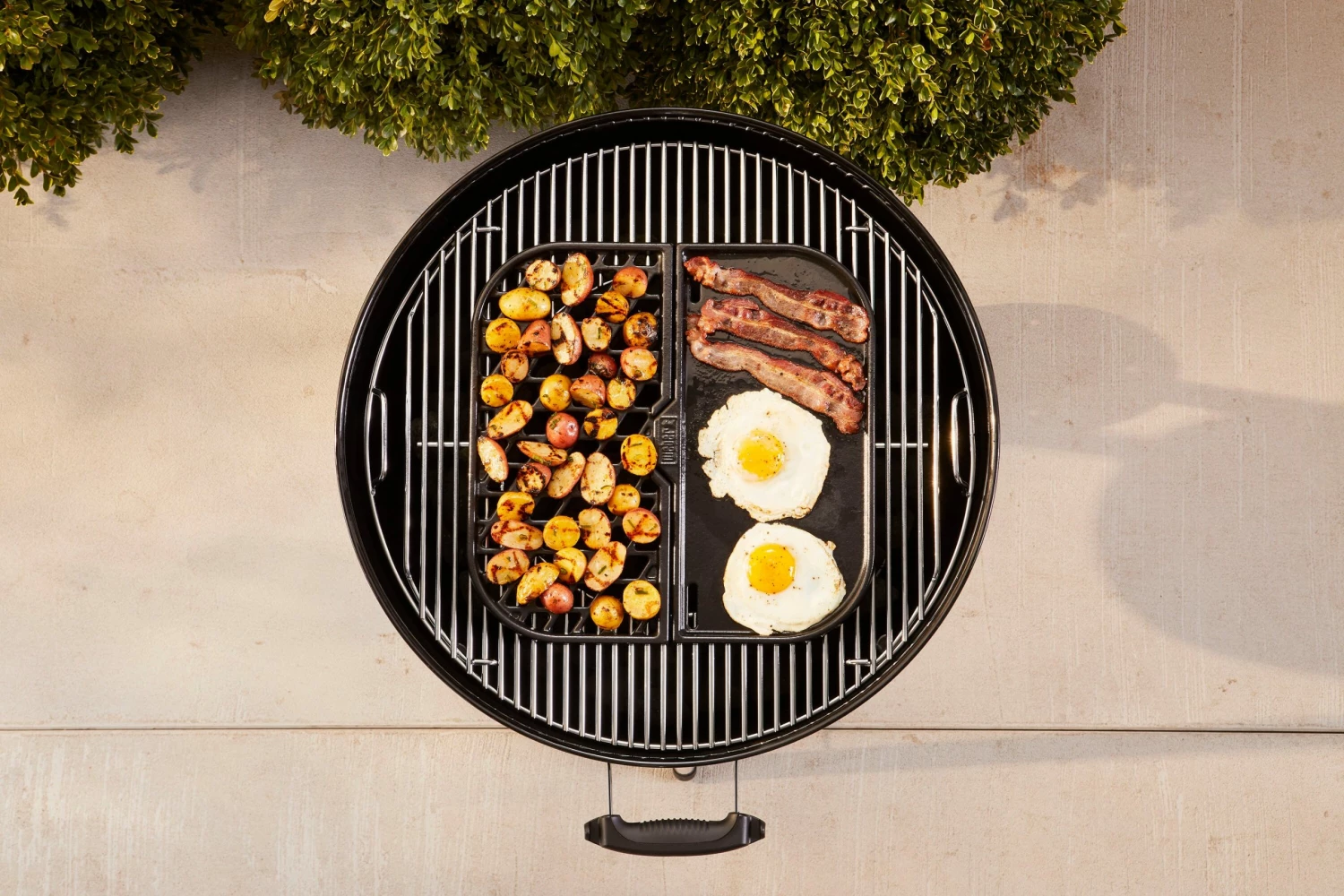 Weber Grilling Tools & Accessories Porcelain-enameled Cast-iron Griddle 6 Weber Grilling Tools & Accessories Porcelain-enameled Cast-iron Griddle - Image 6
